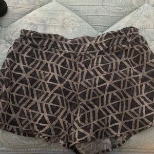 Flowy shorts! elastic band stretched